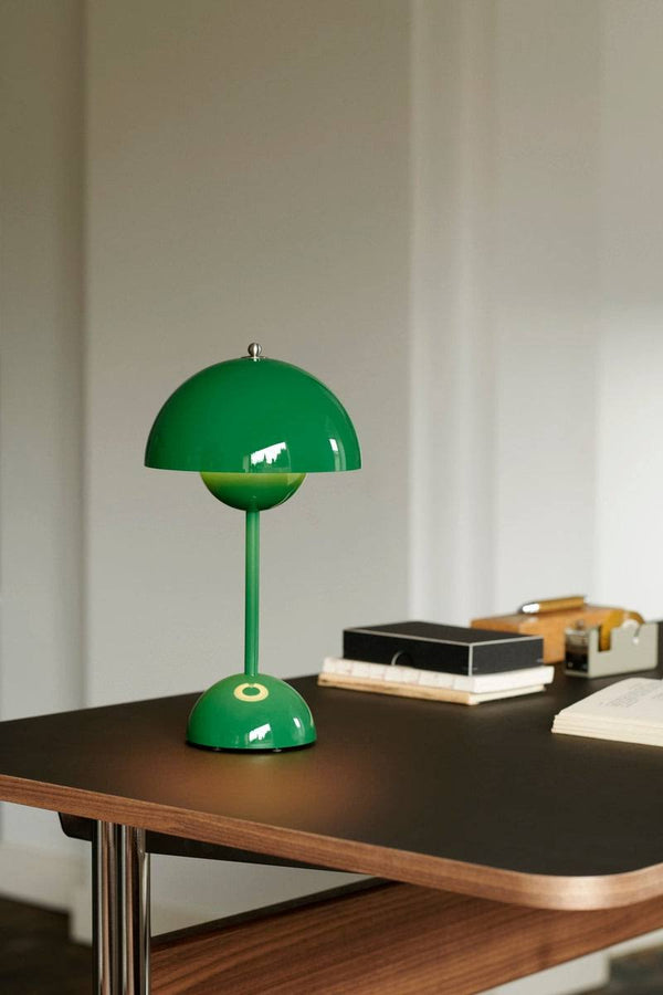 &Tradition - Flowerpot VP9 Portable Table Lamp Signal Green